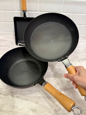 「212 KITCHEN STORE（トゥワントゥキッチンストア）の永良 IH対応窒化鉄フライパン26cm（鍋/フライパン、その他）」を使った、きのこさん（レディース・160cm）の秋コーディネート