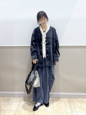 「LEPSIM（レプシィム）のヴィンテージコーデュロイシャツカーディガン　1046441（カーディガン/ボレロ、ブルー系）」を使った、Shiraさん（レディース・166cm）の秋コーディネート