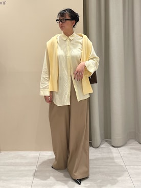 「EMMA　ROUGE VIF（エマルージュヴィフ）の【一部店舗限定】アシンメトリー変形2WAYシャツ（シャツ/ブラウス、ホワイト系）」を使った、RUKAさん（レディース・160cm）の春コーディネート