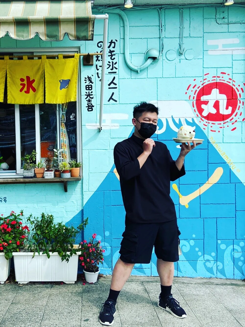 「adidasのアイテム（スニーカー、ブラック系）」を使った、Vimgaさん（メンズ・170cm）の夏コーディネートの1枚目の写真