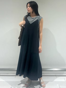 「UNTITLED（アンタイトル）の【アンサンブル可/洗える】シアーノースリーブ プルオーバー（ニット/セーター、グレー系）」を使った、marinaさん（レディース）の夏コーディネート