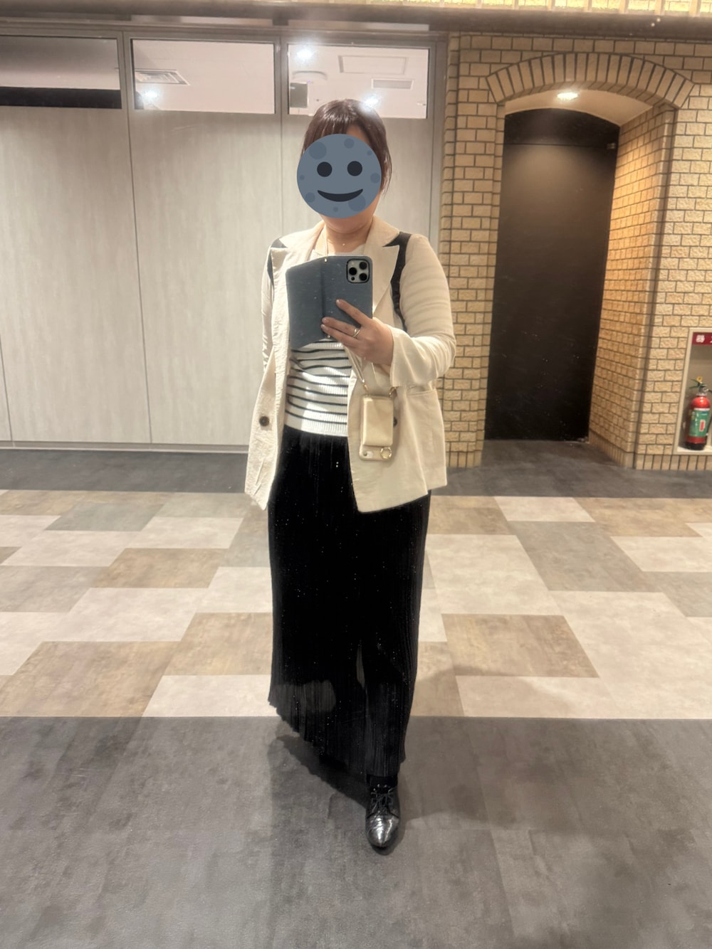 「BEAUTY&YOUTH UNITED ARROWSのBY プリーツバックスリット スカート -ウォッシャブル-（スカート、ブラック系）」を使った、gonge_of_krgmさん（レディース・153cm）の春コーディネートの1枚目の写真