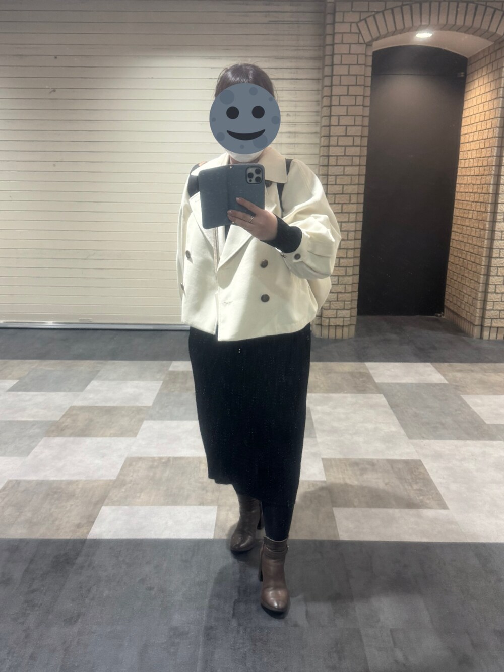 「NANO universeのエアリーツイルショートコート（トレンチコート、ホワイト系）」を使った、gonge_of_krgmさん（レディース・153cm）の春コーディネートの1枚目の写真