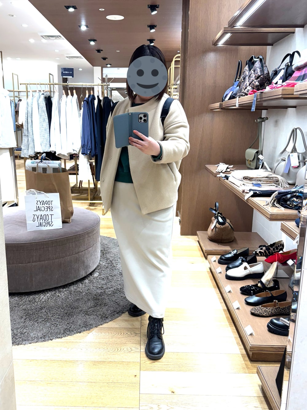 ウールナイロンベロア コクーンコートを使った人気ファッション