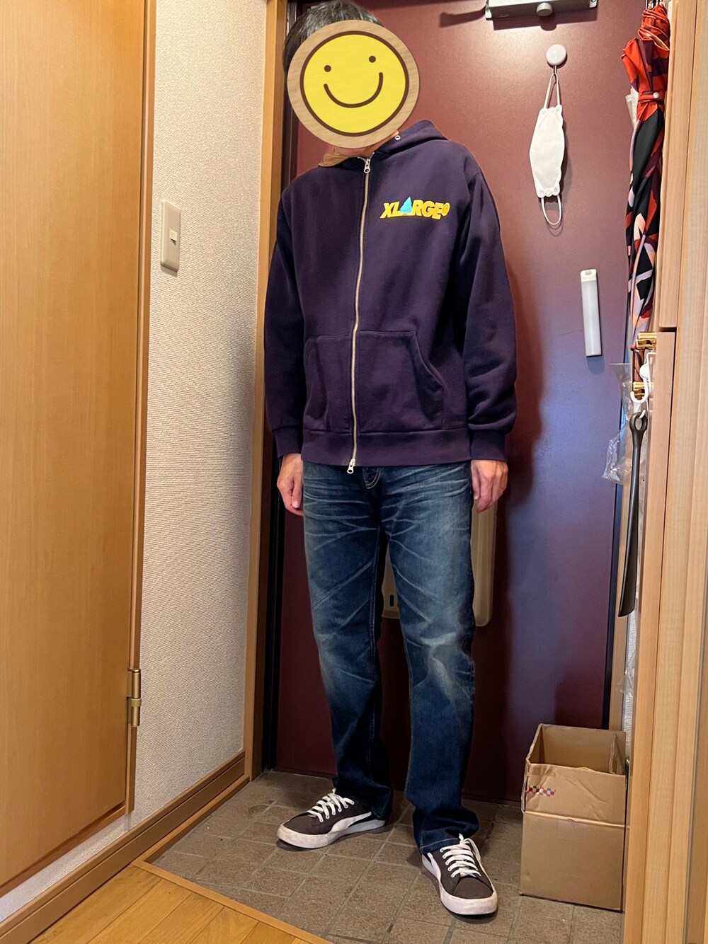 「XLARGE、ROLLING CRADLE、パーカー、デニム」｜「XLARGEのアイテム（パーカー、ブルー系）」を使った、どるちさん（メンズ・171cm）の冬コーディネートの1枚目の写真