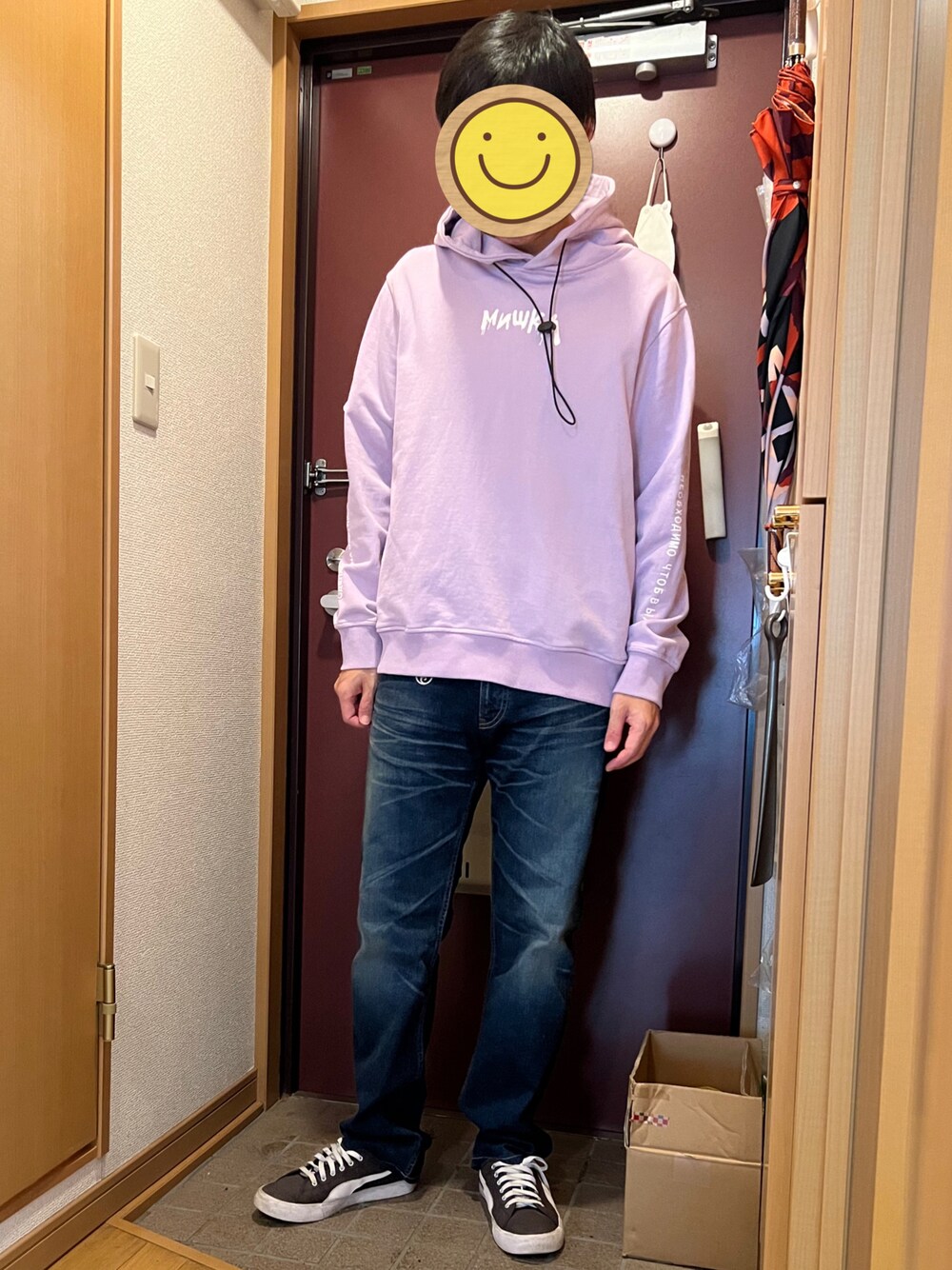 「パーカー、デニム、mishka、パープル、ROLLING CRADLE」｜「ROLLING CRADLEのアイテム（デニムパンツ、ブルー系）」を使った、どるちさん（メンズ・171cm）の秋コーディネートの1枚目の写真