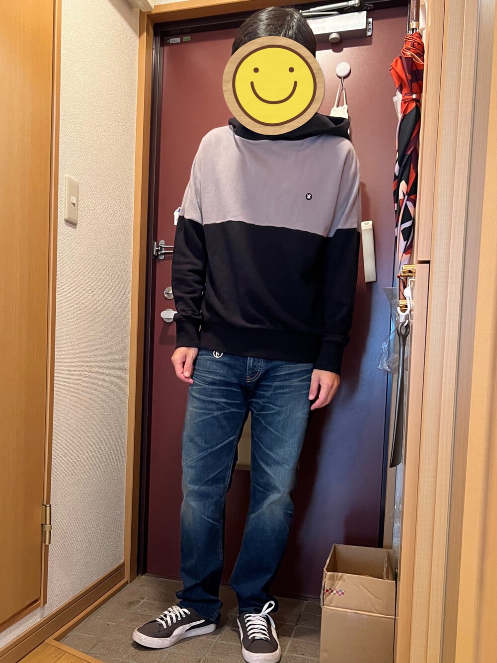 「ANIMALIA、ROLLING CRADLE、デニム、パーカー、秋コーデ、休日スタイル、バイカラー」｜「ROLLING CRADLEのアイテム（デニムパンツ、ブルー系）」を使った、どるちさん（メンズ・171cm）の秋コーディネートの1枚目の写真