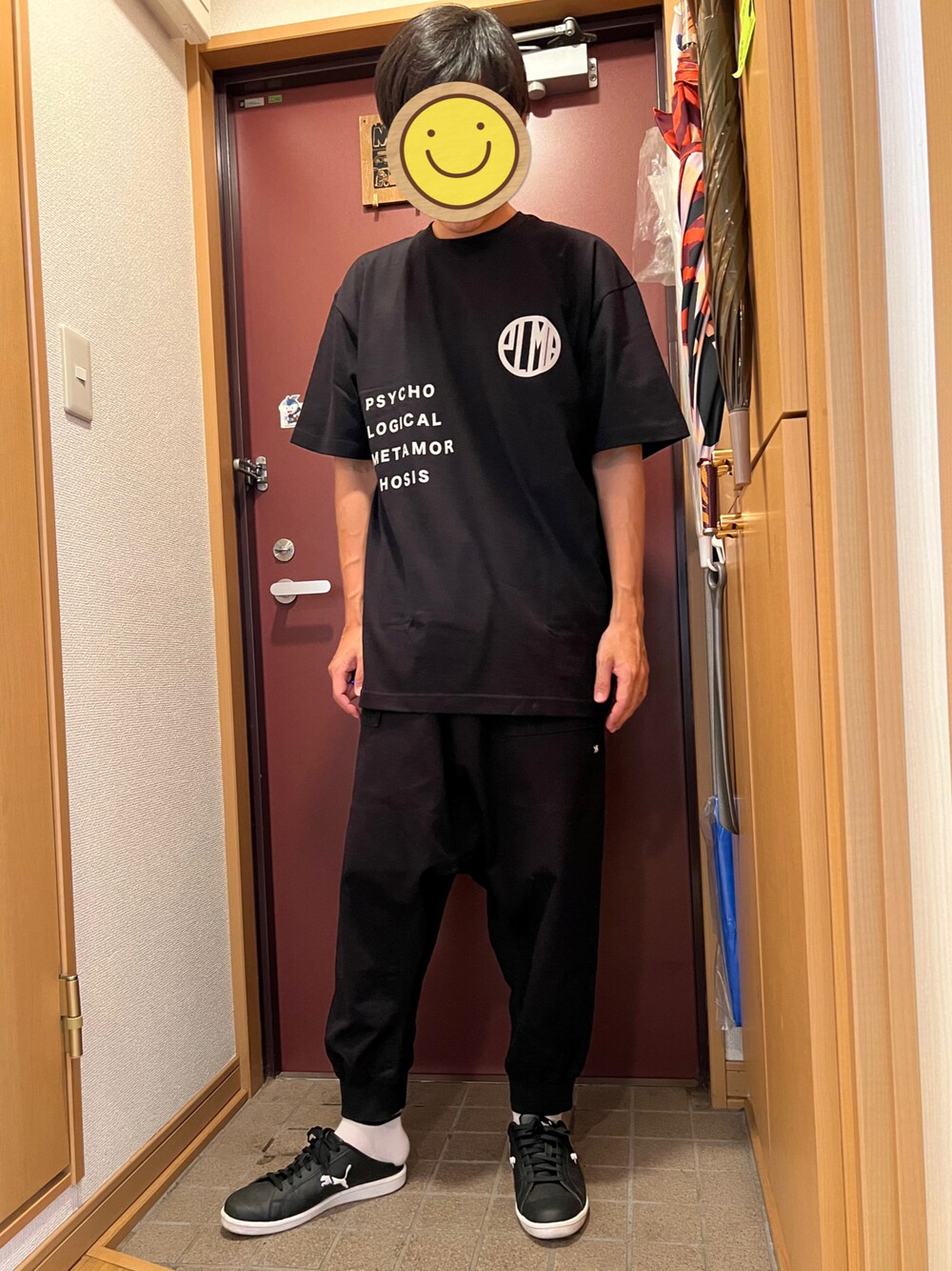 「Tシャツ、黒Tシャツ、ジョガーパンツ、サルエルパンツ、PLMP、PSYCHOLOGICAL METAMORPHOSIS、ANIMALIA、アニマリア」｜「ANIMALIAのアイテム（その他パンツ、ブラック系）」を使った、どるちさん（メンズ・171cm）の夏コーディネートの1枚目の写真