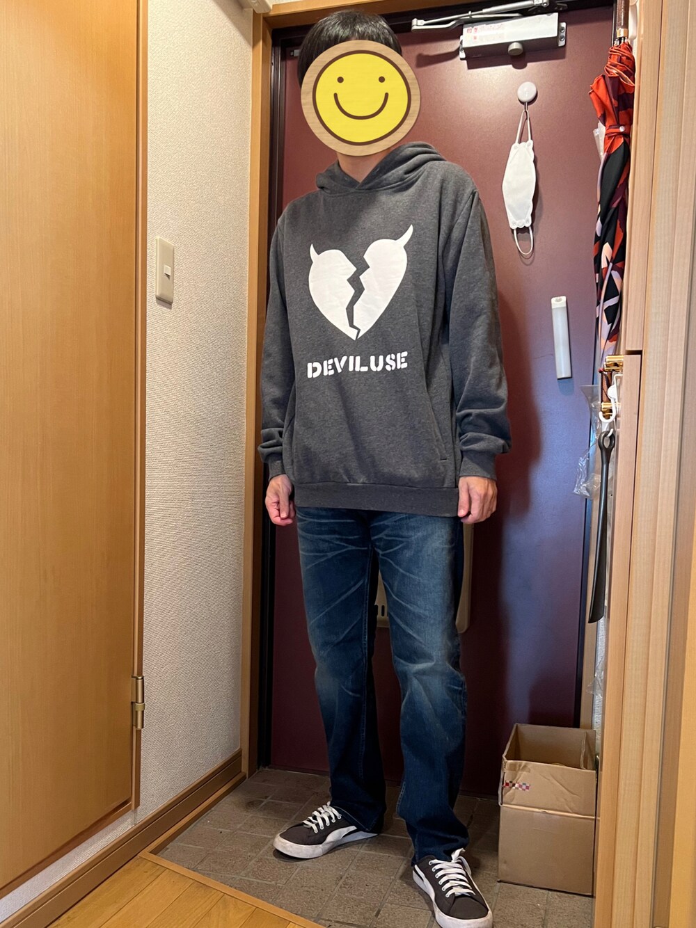 「Deviluse、ROLLING CRADLE、パーカー」｜「ROLLING CRADLEのアイテム（デニムパンツ、ブルー系）」を使った、どるちさん（メンズ・171cm）の冬コーディネートの1枚目の写真