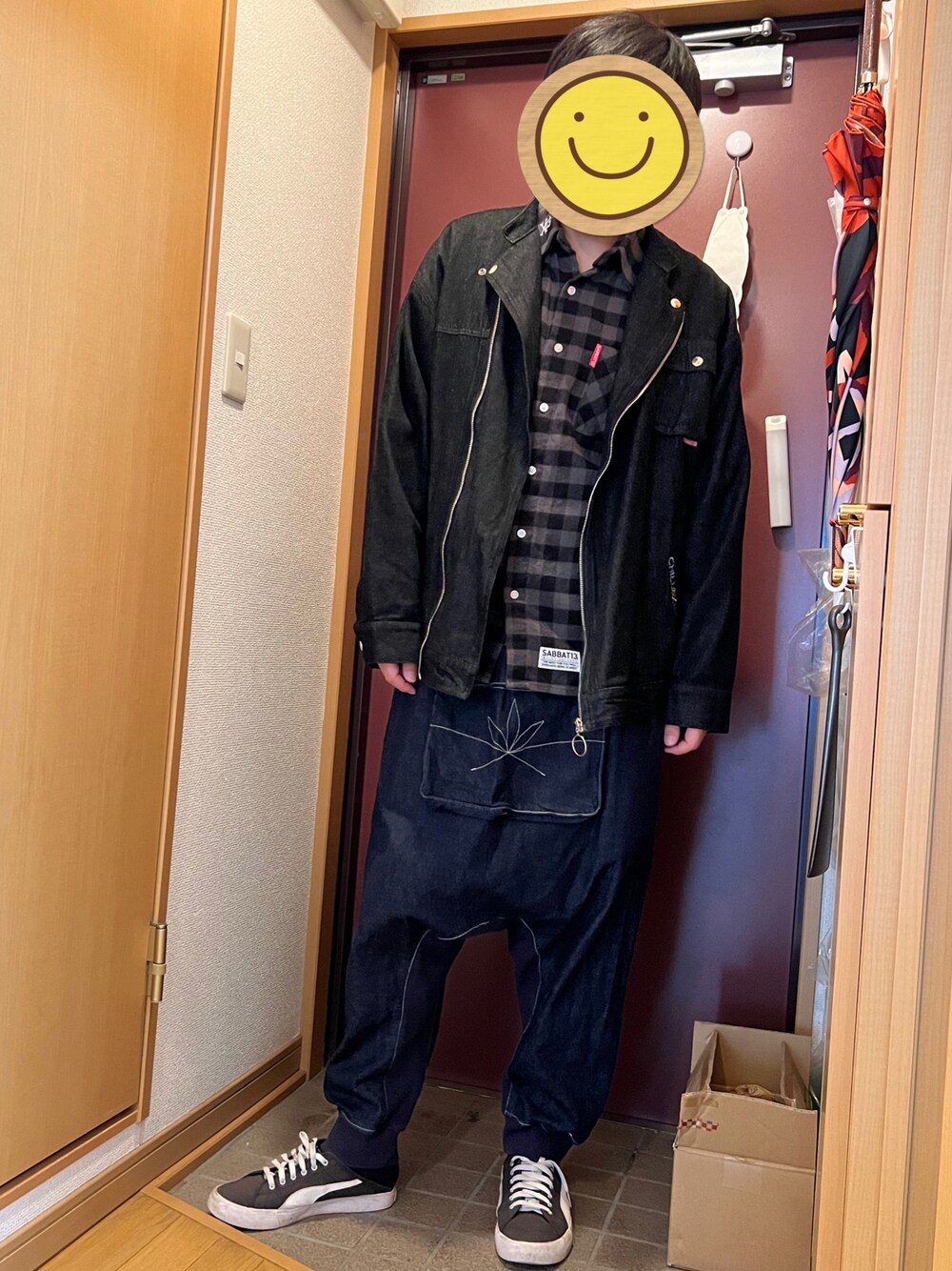 「SABBAT13、ANIMALIA、サルエルパンツ、サルエルデニム、デニムジャケット」｜「ANIMALIAのアイテム（デニムパンツ、ブルー系）」を使った、どるちさん（メンズ・171cm）の冬コーディネートの1枚目の写真
