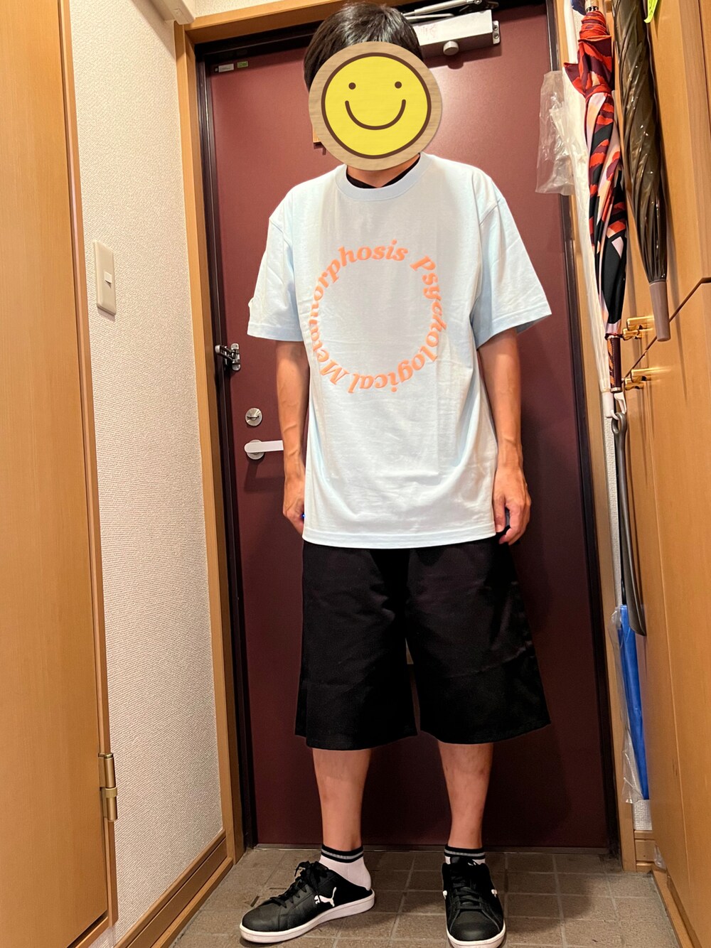 「Tシャツ、サックスブルー、ハーフパンツ、オーバーサイズ、ビッグシルエット、PLMP、PSYCHOLOGICAL METAMORPHOSIS、Subciety、サブサエティ(Subciety)」｜「PSYCHOLOGICAL METAMORPHOSISのアイテム（Tシャツ/カットソー、ブルー系）」を使った、どるちさん（メンズ・171cm）の夏コーディネートの1枚目の写真