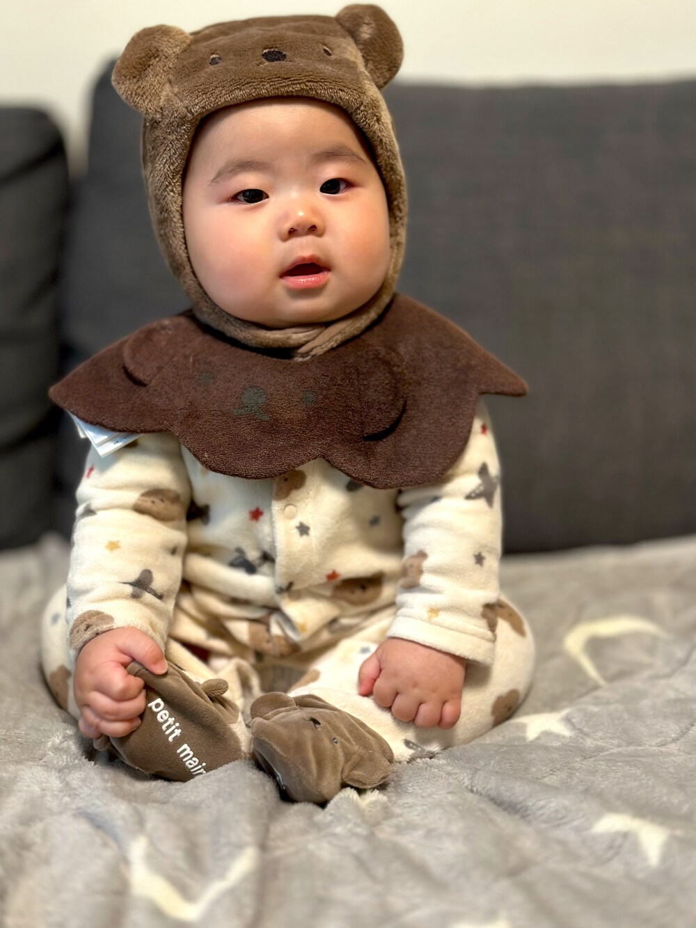 「新星WEARISTAにエントリー、休日スタイル、お出かけコーデ、マイベストコーデ2023、クリスマスに着たい服、ベビーコーデ、ベビーファッション、putit mine」｜「petit mainの【dick bruna】耳つきキャップ（ニットキャップ/ビーニー、ブラウン系）」を使った、souさん（キッズ・142cm）の冬コーディネートの1枚目の写真