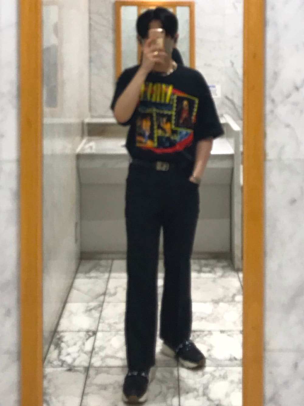 「バンドT、NIRVANA、フレアパンツ、Snarky Puppy、Jazz Fusion」｜「VINTAGEの90s *RARE* NIRVANA From the Muddy Banks of the Wishkah Tee (Body: anvil 1枚タグ| USA製 | 袖裾シングル | ©︎1997) （Tシャツ/カットソー、ブラック系）」を使った、Rさん（メンズ・244cm）の秋コーディネートの1枚目の写真