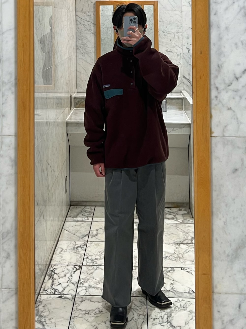 「スナップT、フリース、ワイドパンツ、古着、Snarky Puppy、Jazz Fusion」｜「Ernie PaloのV Neck L/S Sweater (21AW)（ニット/セーター、グレー系）」を使った、Rさん（メンズ・244cm）の冬コーディネートの1枚目の写真