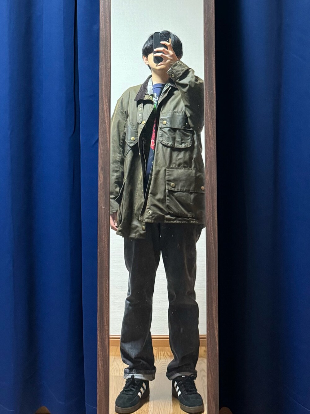 「ヴィンテージ、90’s、BABOUR、NATO、ブラックデニム、モヘアカーディガン、オンブレーチェックシャツ、バンドT、Jordan Rakei、R&B/Soul、Neo-Soul」｜「VINTAGEの90s Barbour International [NATO Stock | olive]（ミリタリージャケット、グリーン系）」を使った、Rさん（メンズ・31cm）の冬コーディネートの1枚目の写真