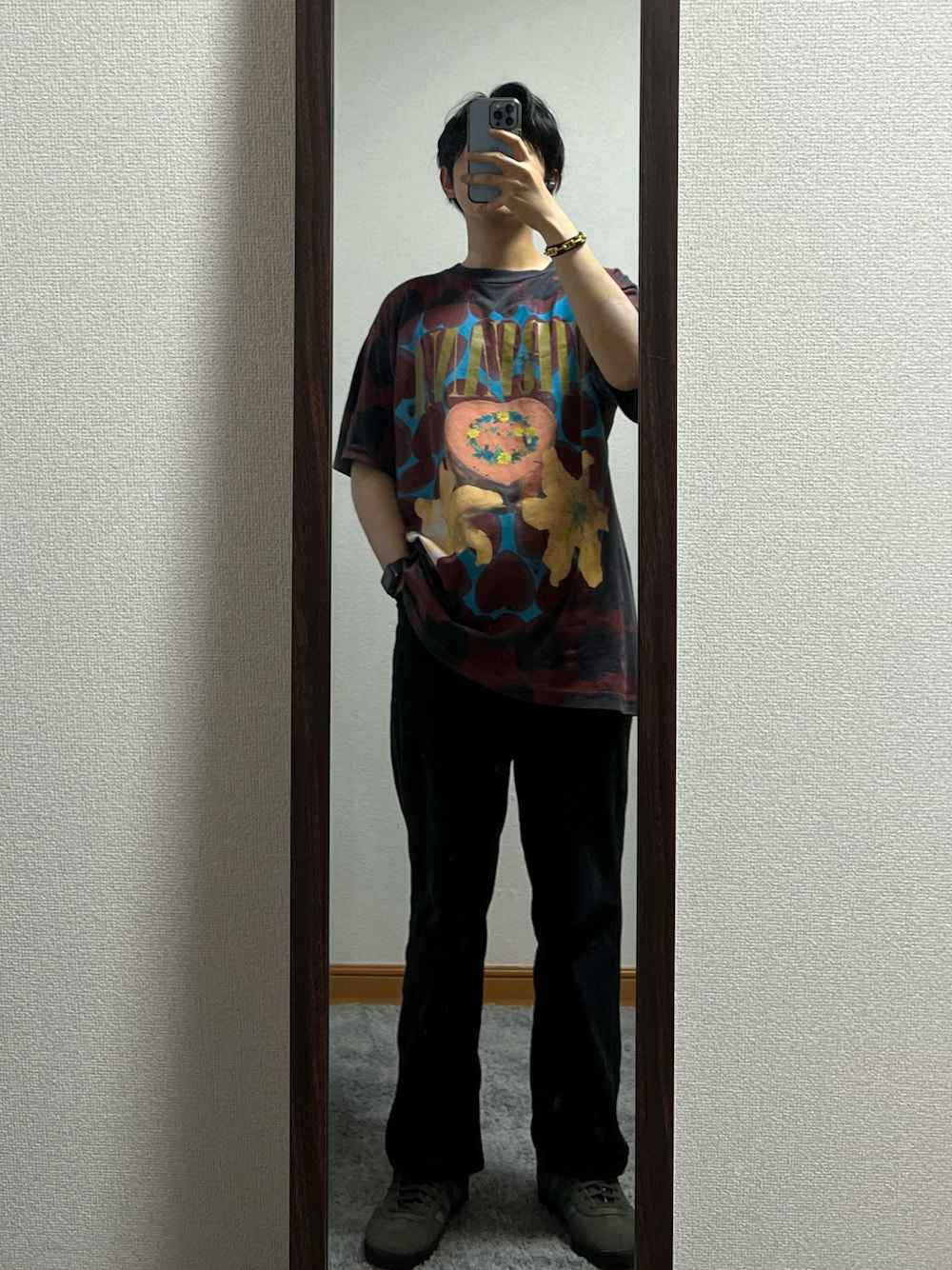 「ヴィンテージ、バンドT、NIRVANA、90s」｜「VINTAGEの*Sublime* 90s NIRVANA Heart Shaped Box Tee (giant by Teejays | ©1993 | 袖裾シングル)（Tシャツ/カットソー、ブラック系）」を使った、Rさん（メンズ・31cm）の冬コーディネートの1枚目の写真