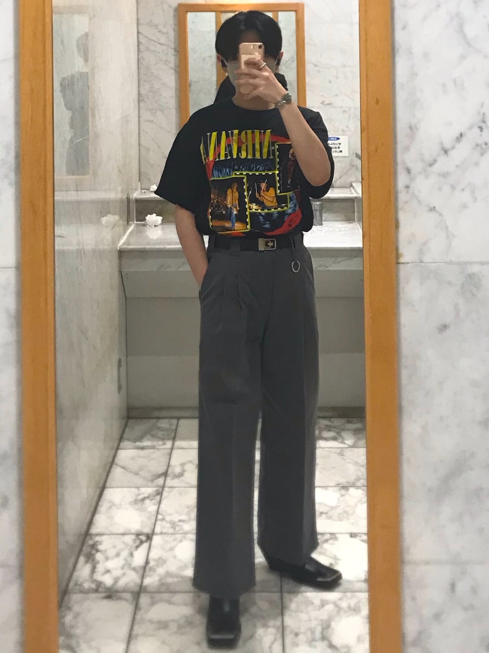 「バンドT、NIRVANA、古着、ヴィンテージ、カラーパンツ、ワイドパンツ、Tool、Metal、Progressive Metal」｜「VINTAGEの90s *RARE* NIRVANA From the Muddy Banks of the Wishkah Tee (Body: anvil 1枚タグ| USA製 | 袖裾シングル | ©︎1997) （Tシャツ/カットソー、ブラック系）」を使った、Rさん（メンズ・244cm）の夏コーディネートの1枚目の写真