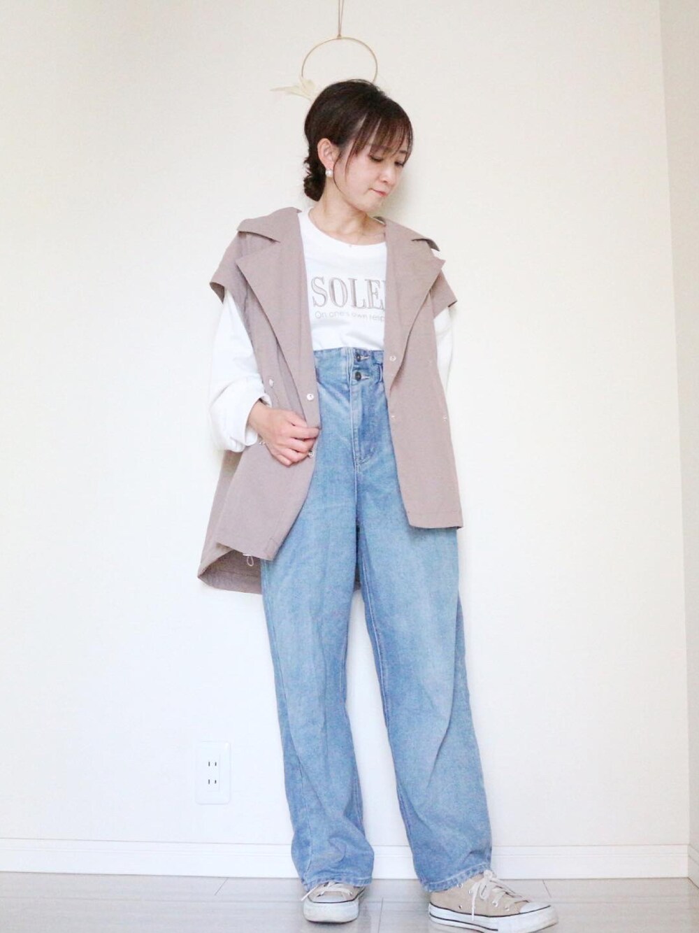 「きれいめカジュアル、大人可愛い、春コーデ、ジャケットスタイル、ミリタリージャケット、デニムパンツ、スニーカー、刺繍ロゴ、プチプラ、ママコーデ、しまむら」｜「しまむらのアイテム（ミリタリージャケット、ピンク系）」を使った、yukari✩さん（レディース・154cm）の春コーディネートの1枚目の写真