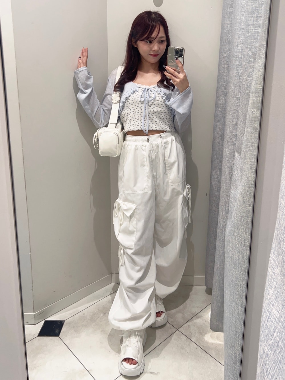 「レイヤードスタイル、オリーブ デ オリーブ(OLIVE des OLIVE)、骨格ストレート、低身長、韓国ファッション、プチプラ、カーゴパンツ、パンツスタイル、スポーツミックス、淡色コーデ、厚底サンダル、シアートップス、カーディガン、夏コーデ、夏服コーデ」｜「OLIVE des OLIVEのボレロセット（カーディガン/ボレロ、ブルー系）」を使った、Mitsukiさん（骨格ストレート・レディース・153cm）の夏コーディネートの1枚目の写真