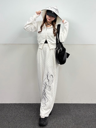 「OLIVE des OLIVE(オリーブデオリーブ)のフード刺繍ロゴパーカー(パーカー)」を使った、Mitsukiさん(レディース・153cm)の春コーディネート