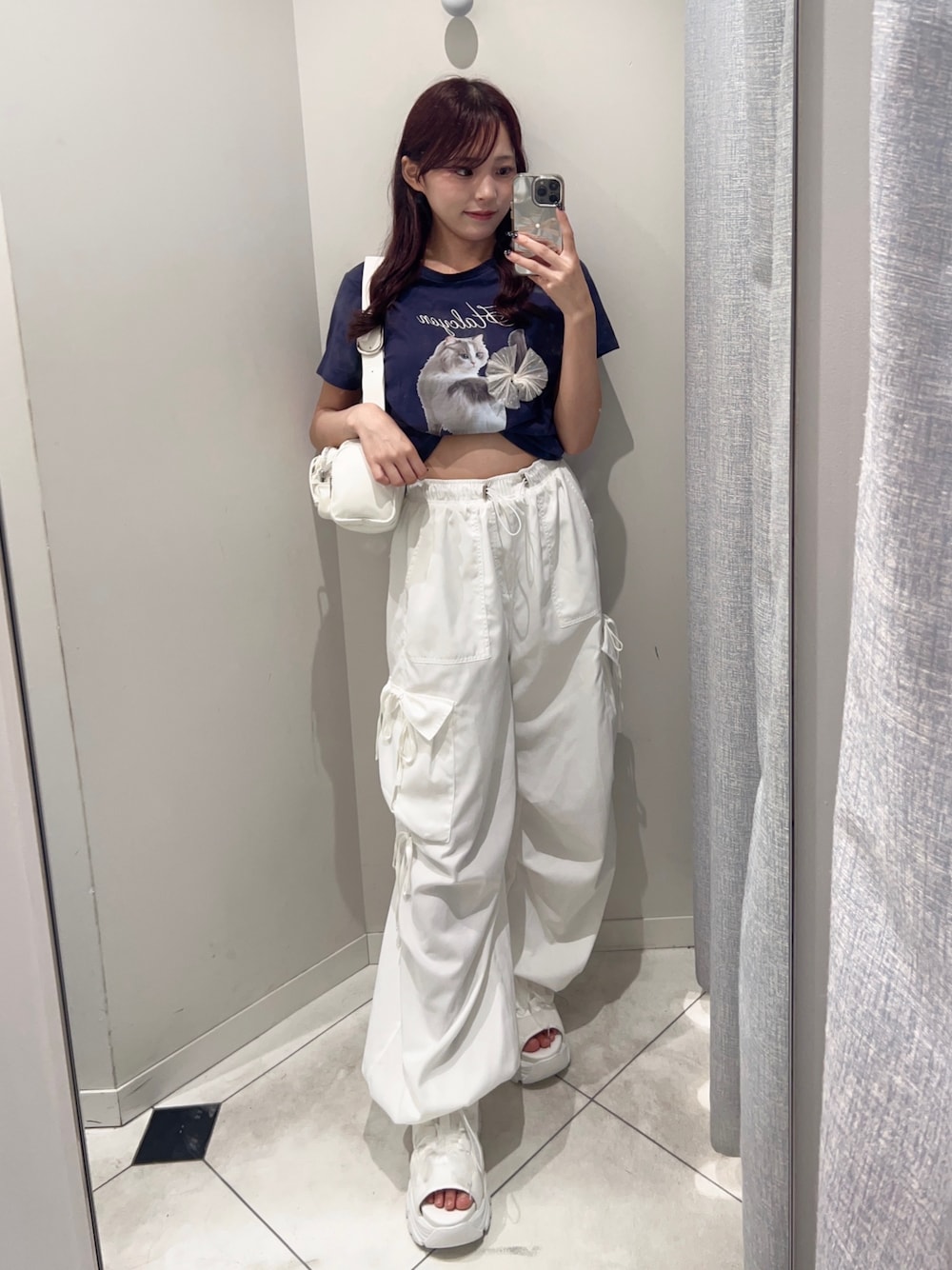 「カーゴパンツ、サンダル、夏コーデ、韓国ファッション、オリーブ デ オリーブ(OLIVE des OLIVE)、骨格ストレート、低身長、プチプラ、スポーツミックス、厚底サンダル、お出かけコーデ、シンプルスタイル、春夏コーデ、150cm台コーデ、ロゴT」｜「OLIVE des OLIVEのアニマルアソートTシャツ（Tシャツ/カットソー、ブルー系）」を使った、Mitsukiさん（骨格ストレート・レディース・153cm）の夏コーディネートの1枚目の写真