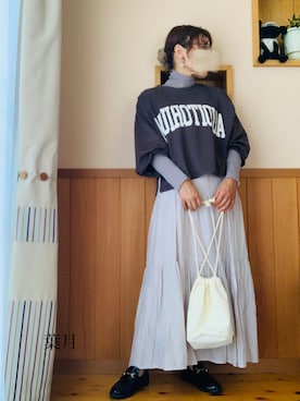 「巾着バッグ」｜「アイテム（音楽/本・雑誌）」を使った、葉月さん（レディース・154cm）の秋コーディネート