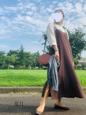 「アイテム（音楽/本・雑誌、グリーン系）」を使った、葉月さん（レディース・154cm）の夏コーディネート