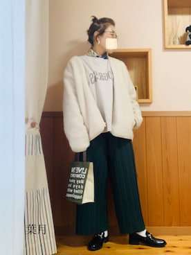 「ビットローファー」｜「アイテム（スウェット）」を使った、葉月さん（レディース・154cm）の冬コーディネート