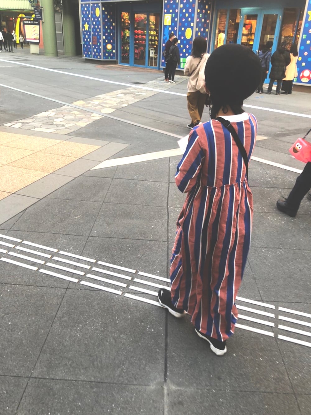「女の子コーデ、ワンピース、130㎝、カジュアルコーデ」｜「BOBO CHOSESのアイテム（ワンピース、ブラウン系）」を使った、uta☺︎さん（キッズ・120cm）の秋コーディネートの1枚目の写真