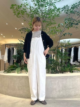 「アイテム（オールインワン・サロペット、ホワイト系）」を使った、KUMIさん（レディース・158cm）の秋コーディネート