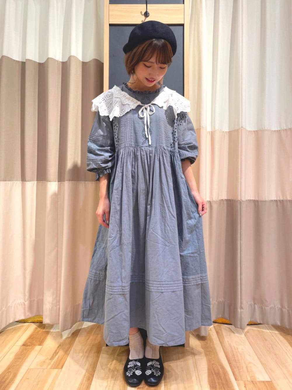 「秋コーデ、低身長、ボリューム袖、ビッグカラー、つけ襟、SM2、サマンサ モスモス(Samansa Mos2)、ナチュラル、ガーリー、ワンピース、ベレー帽、刺繍、レース、いいね、save、フォローお願いします🤑、いいね返し」｜「Samansa Mos2のカットワークレースワンピース（ワンピース、ブルー系）」を使った、ゆきほさん（レディース・156cm）の秋コーディネートの1枚目の写真