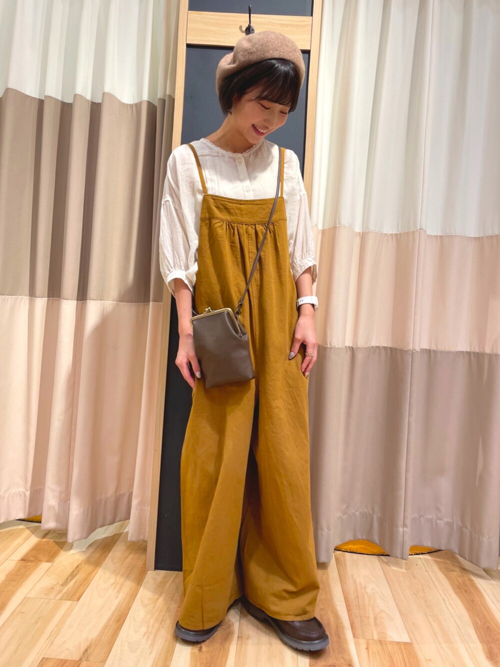 「秋のコーデ、カジュアル、ゆるコーデ、ボリューム袖、低身長コーデ、いいね、save、フォローお願いします🤑、秋服準備はじめました、SM2、サマンサ モスモス(Samansa Mos2)、ナチュラル、サロペット、ショルダーバッグ、ベレー帽、Baby-G、秋トレンド2021」｜「Samansa Mos2のキャミサロペット（サロペット/オーバーオール、イエロー系）」を使った、ゆきほさん（レディース・156cm）の秋コーディネートの1枚目の写真