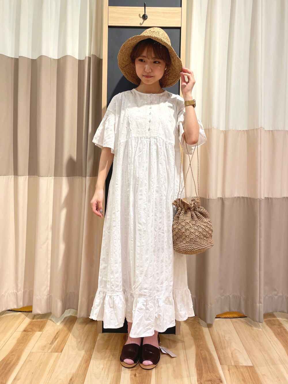「春コーデ、今日のコーデ、ootd、低身長女子、夏コーデ、ナチュラル、白ワンピース、ワンピース、ワントーンコーデ、お花見、サマンサ モスモス(Samansa Mos2)、ガーリー、いいね、save、フォローお願いします🤑、デート、夏」｜「Samansa Mos2のアイテム（帽子、ベージュ系）」を使った、ゆきほさん（レディース・156cm）の春コーディネートの1枚目の写真