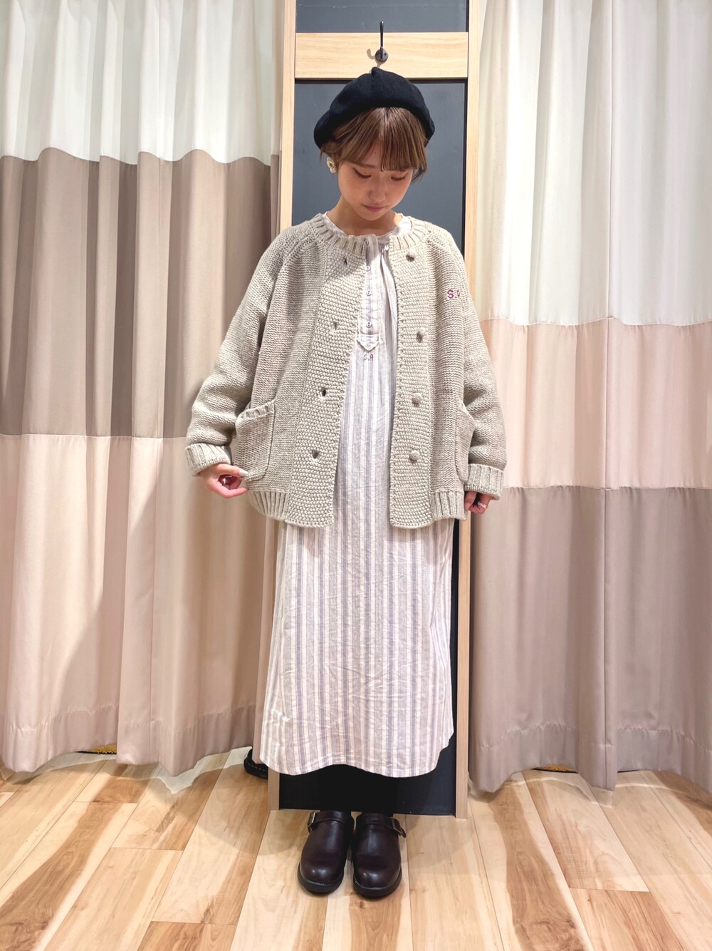 「カーディガン、シンプル、ナチュラル、レイヤードスタイル、SM2、大人カジュアル、低身長、着回しコーデ、ショートヘア、サボサンダル、サマンサ モスモス(Samansa Mos2)、今日のコーデ、秋コーデ、おしゃれさんと繋がりたい、いいね、save、フォローお願いします🤑」｜「Samansa Mos2のアイテム（ワンピース/ドレス、ブルー系）」を使った、ゆきほさん（レディース・156cm）の秋コーディネートの1枚目の写真
