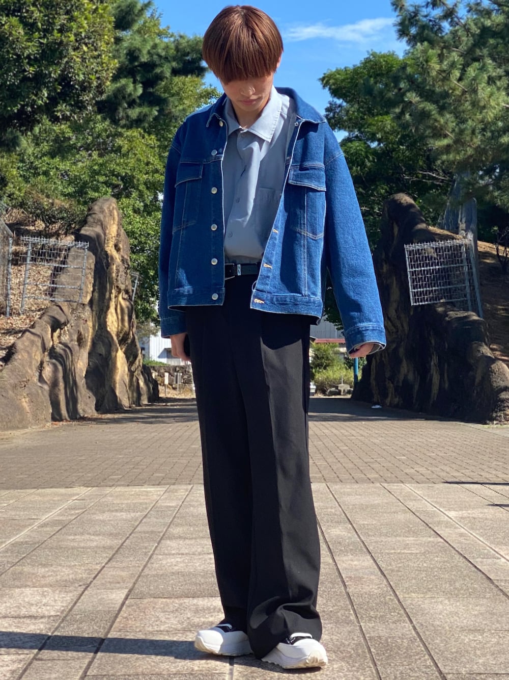 「デニム、デニムパンツ、デニムジャケット、デニムコーデ、フレアパンツ、厚底スニーカー、厚底シューズ、ファッションを楽しもう、低身長コーデ、低身長男子、タックイン、ジャケットスタイル、ショート丈」｜「ADRERの【ADRER】ドルマンスリーブオープンカラーシャツ（シャツ/ブラウス、ブルー系）」を使った、ゆーすけさん（メンズ・166cm）の秋コーディネートの1枚目の写真