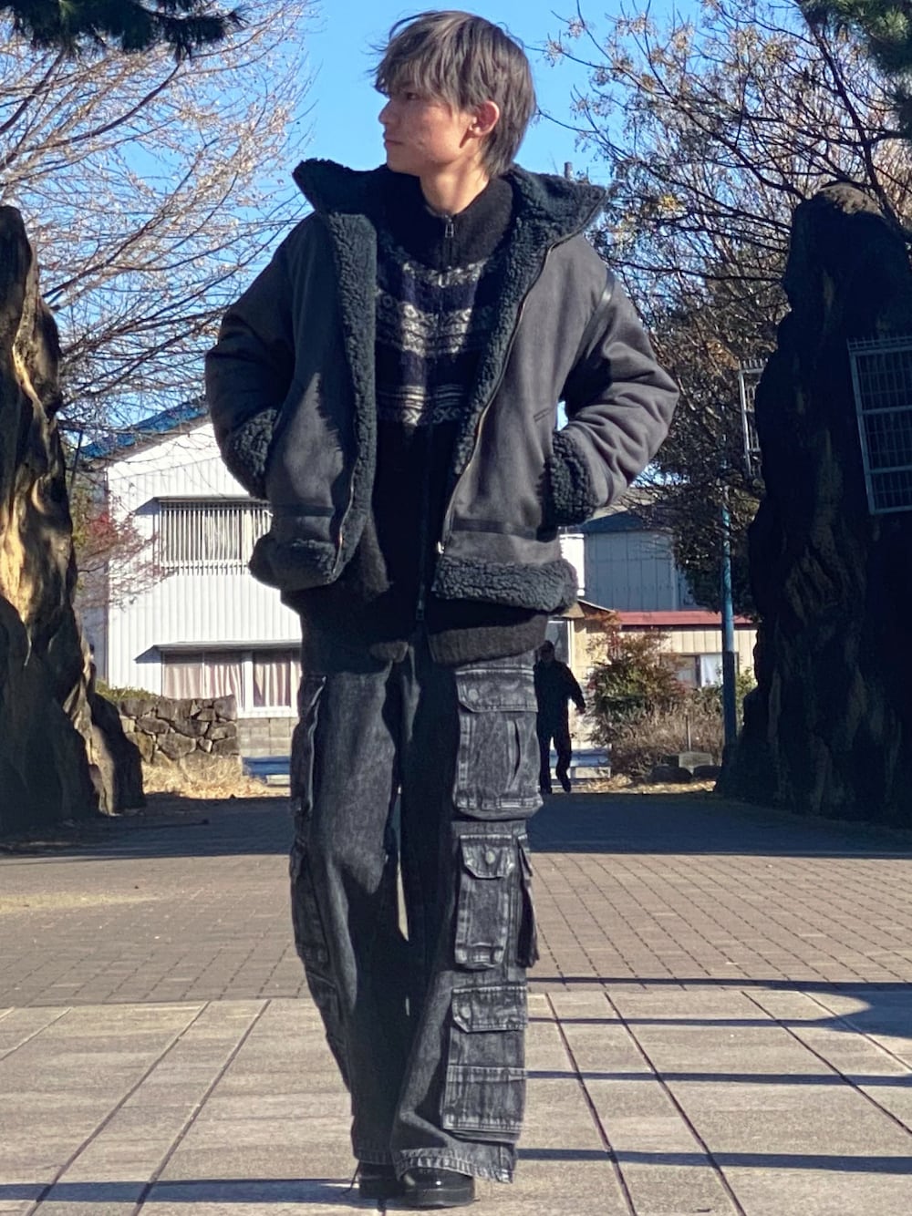 「ムートンジャケット、ムートン、ムートンコート、リバーシブル、ノルディック柄、カーゴパンツ、デニムパンツ、デニム、冬アウター、ワントーン、ワントーンコーデ」｜「CLELの【CLEL】Reversible Fake Mouton jacket / リバーシブルフェイクムートンジャケット（ムートンコート、ブラウン系）」を使った、ゆーすけさん（メンズ・166cm）の冬コーディネートの1枚目の写真