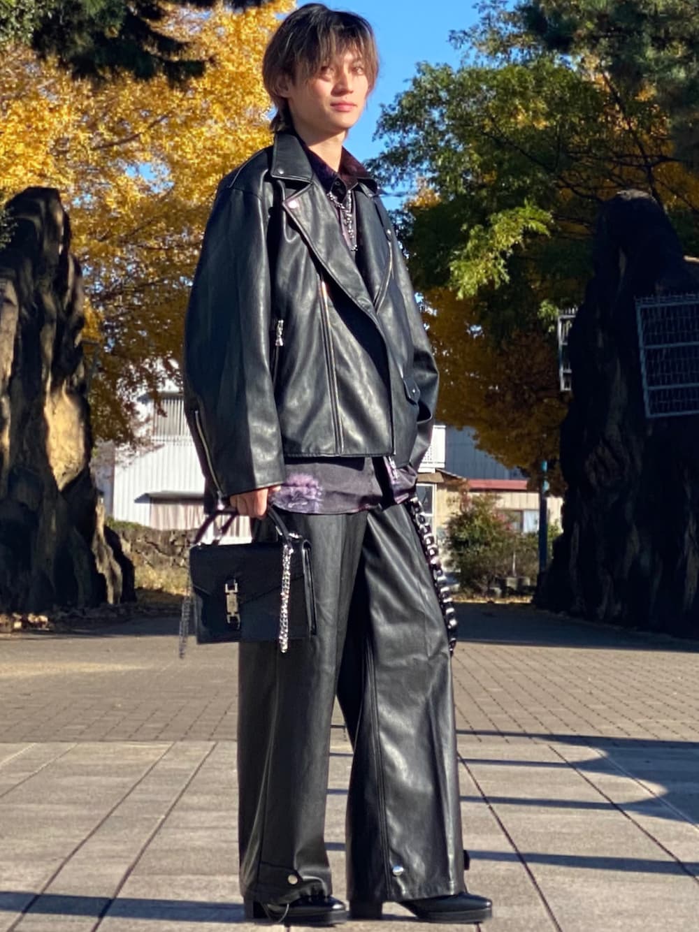 「CLEL、ブラックコーデ、レザージャケット、ライダース、レザーパンツ、レザー、柄シャツ、ブラックデニム、オールブラック、ブラック」｜「CLELの【CLEL】2way Rider's Jacket/合皮 2wayライダースジャケット（ライダースジャケット、ブラック系）」を使った、ゆーすけさん（メンズ・166cm）の冬コーディネートの1枚目の写真