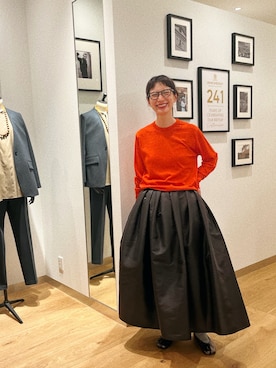 「アイテム（トップス、レッド系）」を使った、Kazumiさん（レディース・165cm）の秋コーディネート