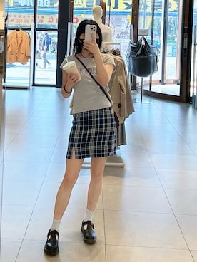 「通勤穿搭」｜「アイテム（Tシャツ/カットソー）」を使った、KreuzRoseさん（レディース・164cm）の春コーディネート