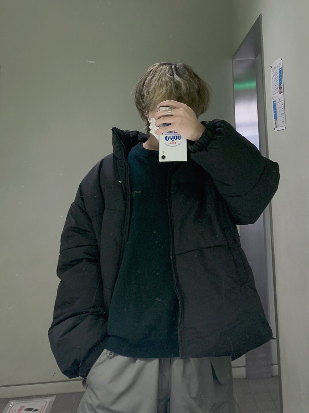 「きれいめカジュアル、キレイめ、オトナカジュアル、冬コーデ、ゆるコーデ、休日コーデ、シンプルコーデ、ビッグシルエット、古着MIX、低身長、ダウンジャケット、ワイドパンツ、Dr.Martens、おしゃれさんと繋がりたい、ootd」｜「unrelaxingのオーバーサイズ パデットジャケット（ダウンジャケット/コート、ブラック系）」を使った、つかささん（メンズ・168cm）の秋コーディネートの1枚目の写真