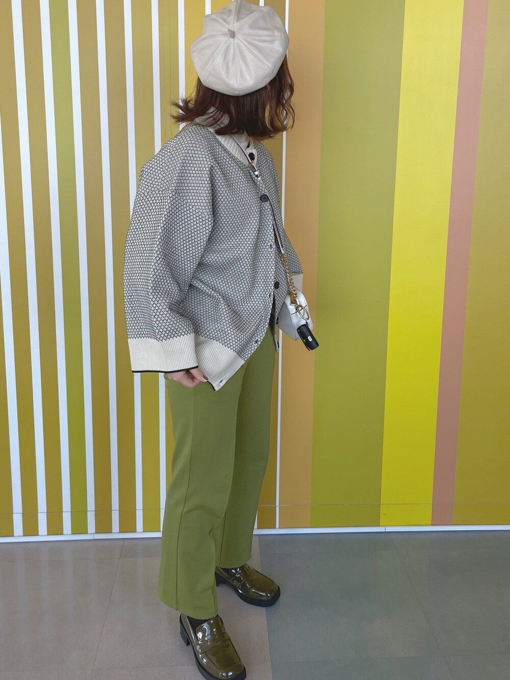 ポンチピンタックストレートパンツ 258593を使った人気ファッション