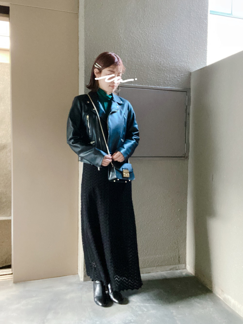 「ZARAのアイテム（ライダースジャケット、ブラック系）」を使った、erikaさん（レディース・160cm）の秋コーディネートの1枚目の写真