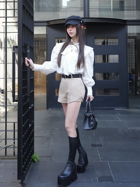 「Darich（ダーリッチ）のサイドスリットショートパンツ（その他パンツ、グレー系）」を使った、Darichさん（レディース・158cm）の春コーディネート