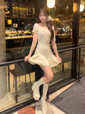 「Darich（ダーリッチ）のロゴケーブルワンショルニットミニワンピース（ワンピース、ホワイト系）」を使った、Darichさん（レディース・158cm）の春コーディネート