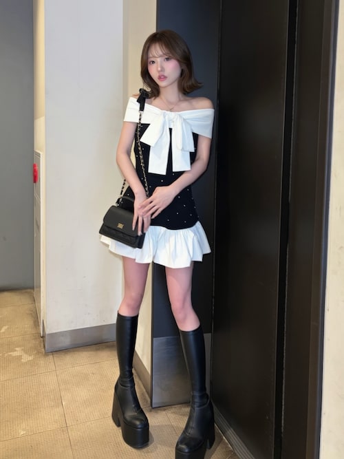 パールビジューオフショルフリルニットミニワンピース（ワンピース