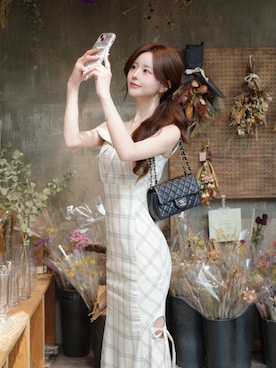 「Darich（ダーリッチ）のオープンリボンチェックロングワンピース（ワンピース、ベージュ系）」を使った、Darichさん（レディース・163cm）の春コーディネート