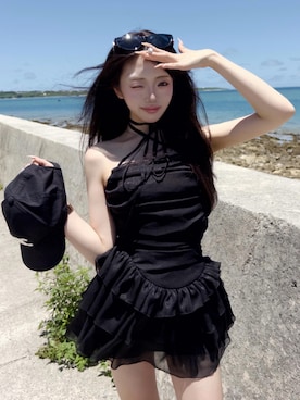 「Darich（ダーリッチ）のグロッシーフリルホルターミニワンピース（ワンピース、ブラック系）」を使った、Darichさん（レディース・163cm）の夏コーディネート