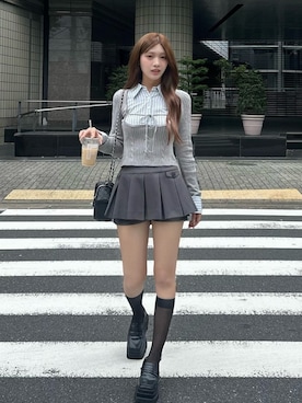 「Darich（ダーリッチ）のAutumn Graceプリーツミニスカート（スカート、グレー系）」を使った、Darichさん（レディース・168cm）の秋コーディネート