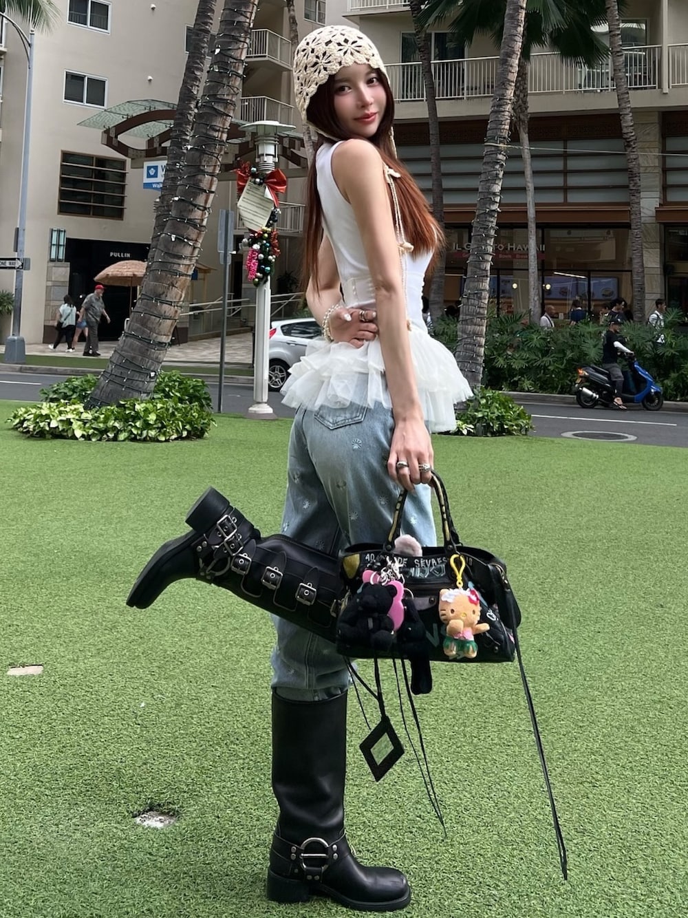 スプリングフラワーデニムパンツを使った人気ファッション