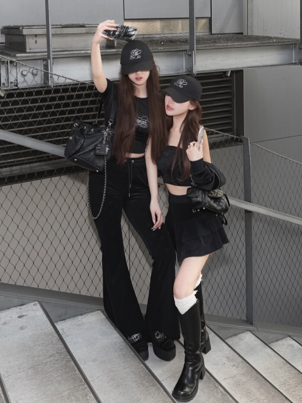 Darich（ダーリッチ）の「シグネチャーDRベロアフレアパンツ（その他